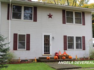 204 Fairview Dr, Greenville, MI 48838