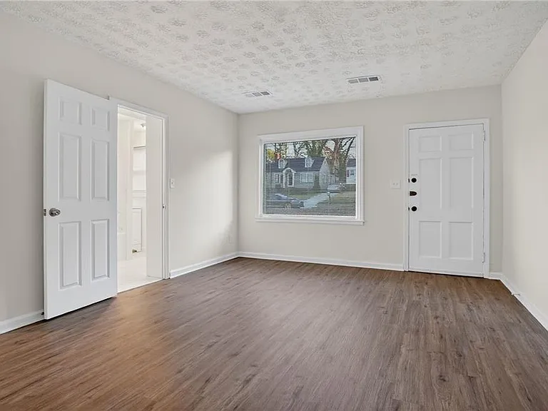 1439 Westboro Dr SW — Photo 6