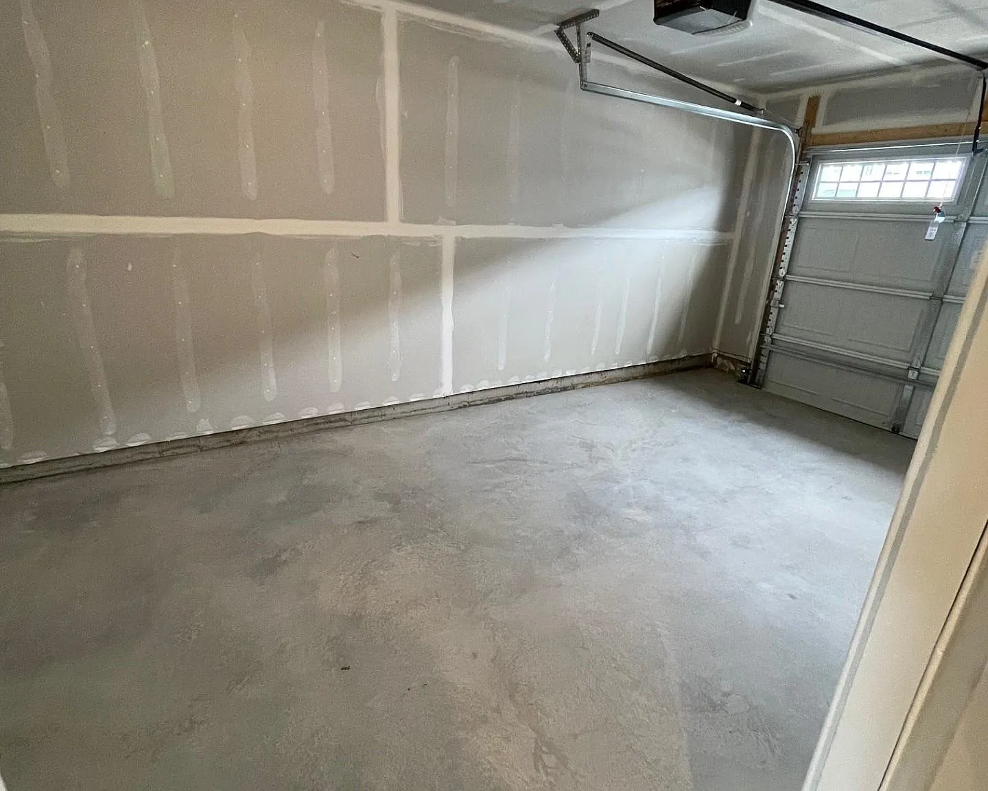 3 bed, 2.5 bath, 1940 sqft, $2,100 — Photo 3