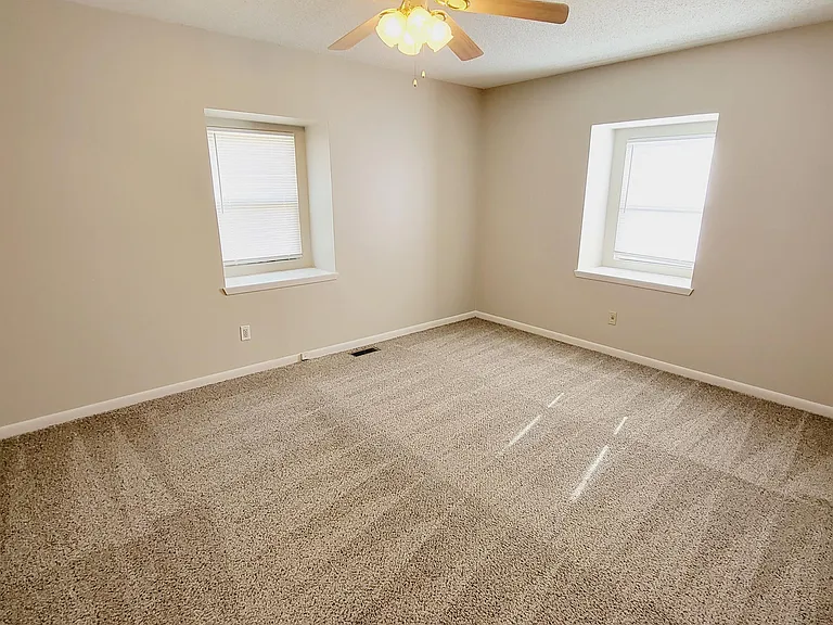 1744 S Lark Ln — Photo 14