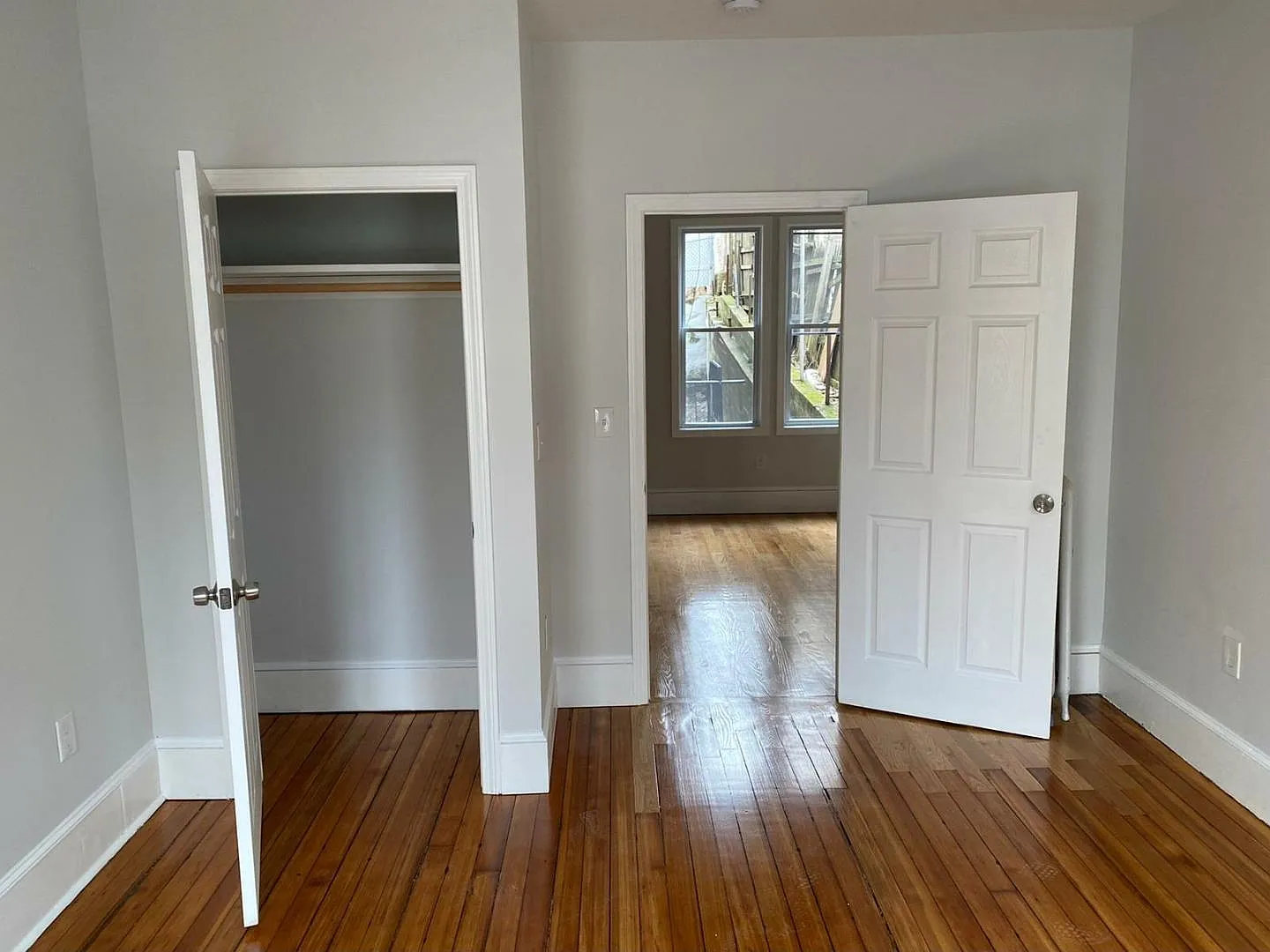 3 bed, 1100 sqft, $3,200 — Photo 3
