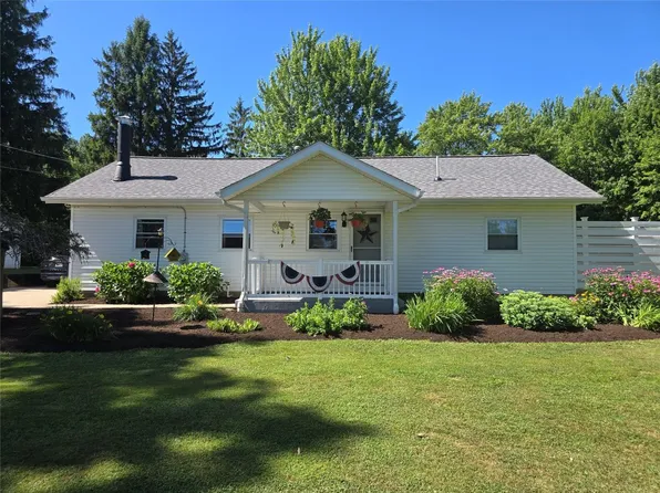 8450 Lake Pleasant Rd, Erie, PA 16509