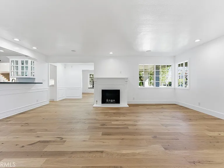515 Kings Pl — Photo 16