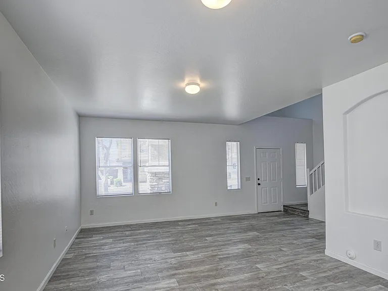 12031 W Belmont Dr — Photo 3