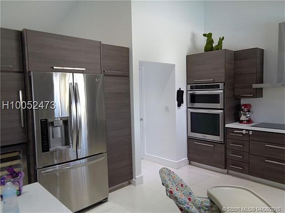 3rd image of 10061 NW 10th St
