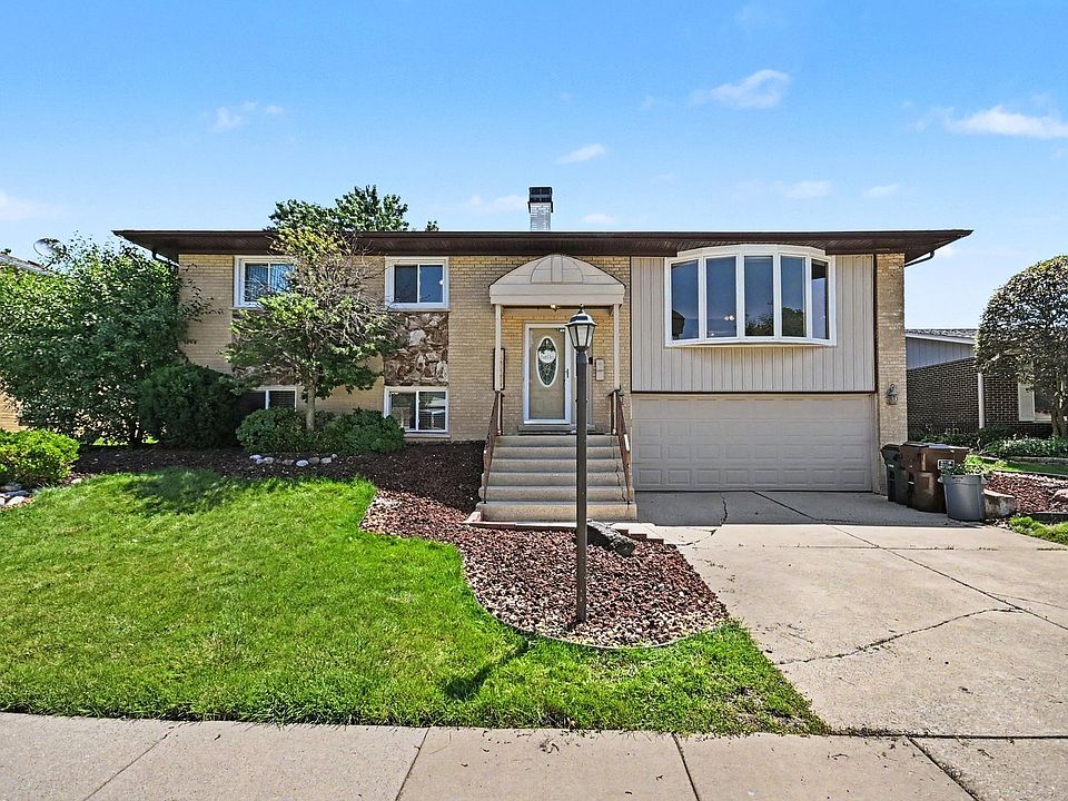 1st image of 15329 Maple Dr