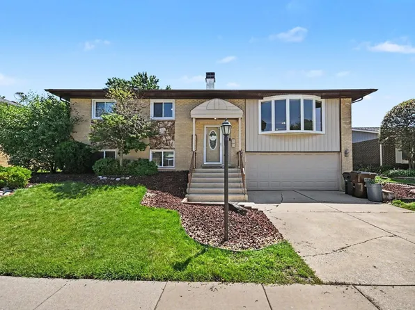 15329 Maple Dr, Oak Forest, IL 60452
