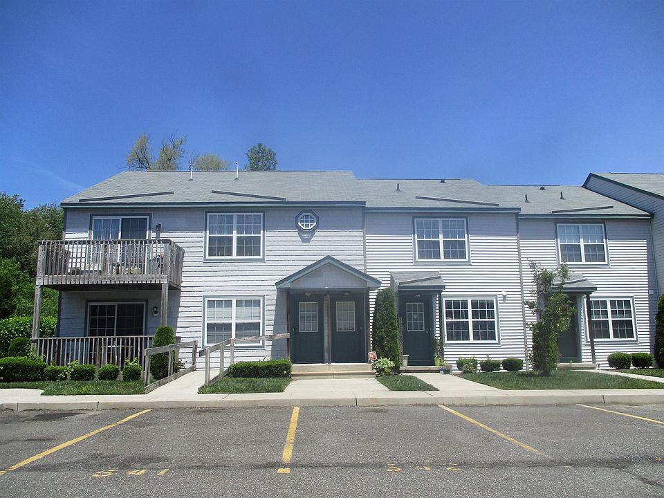 2nd image of 14 Oyster Bay Rd APT A