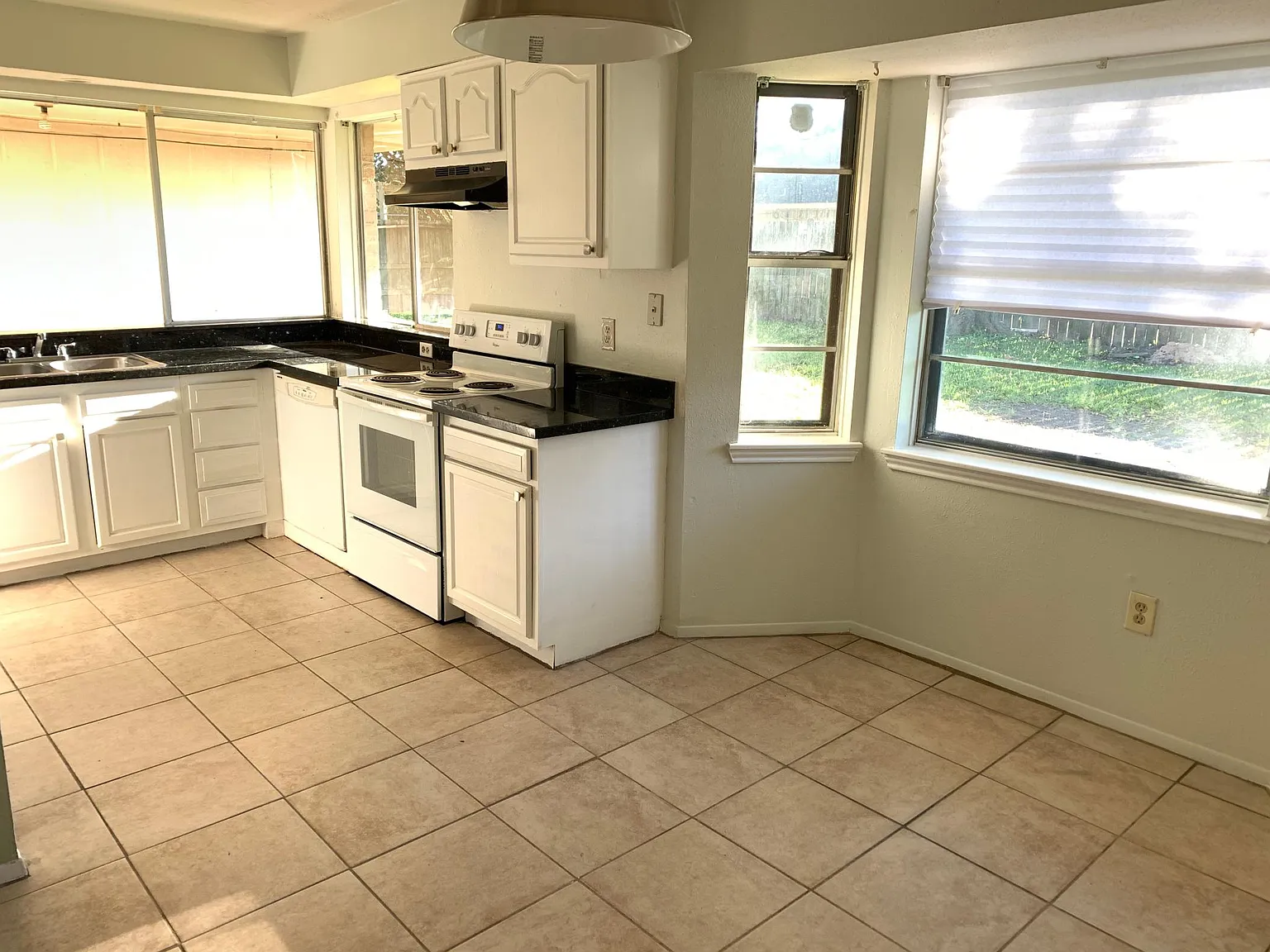 4 bed, 1861 sqft, $1,995 — Photo 3