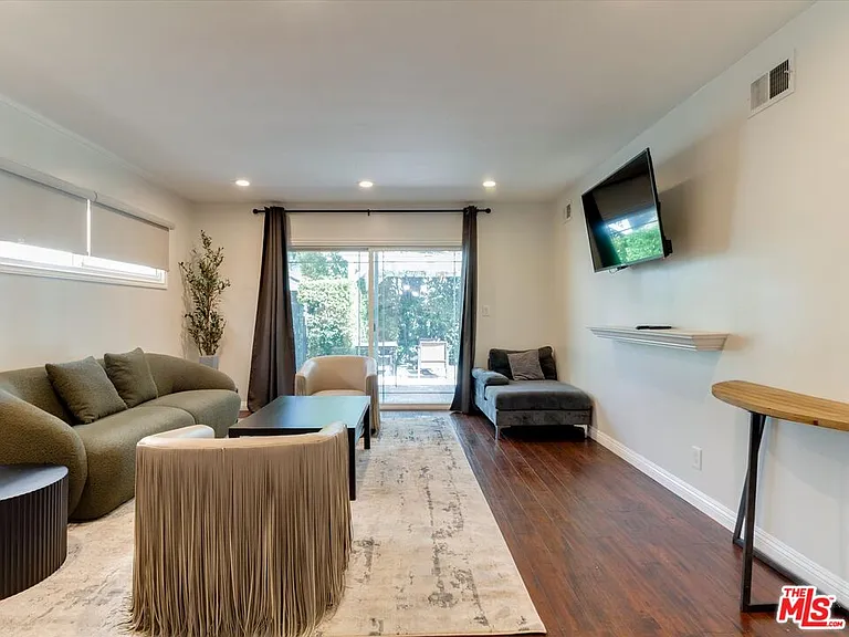 23109 Mariano St — Photo 8