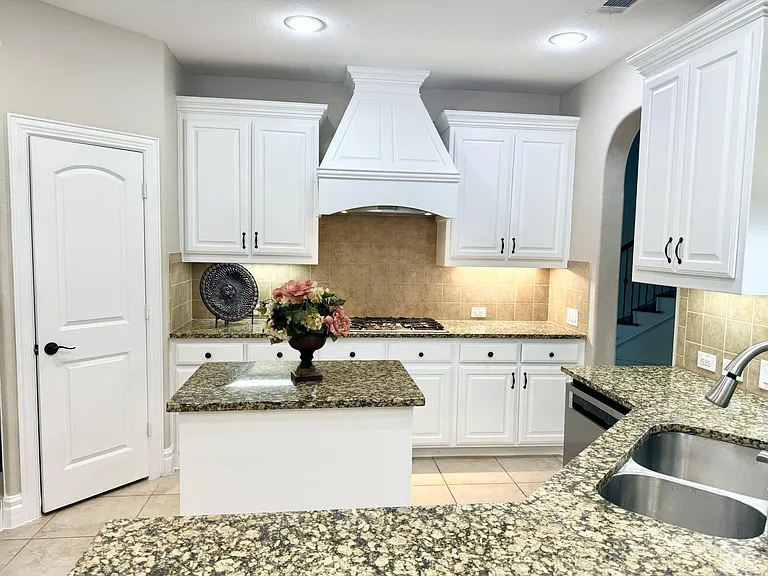 1305 Miami Dr — Photo 10
