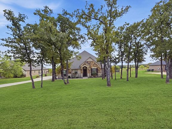 3rd image of 122 Post Oak Way