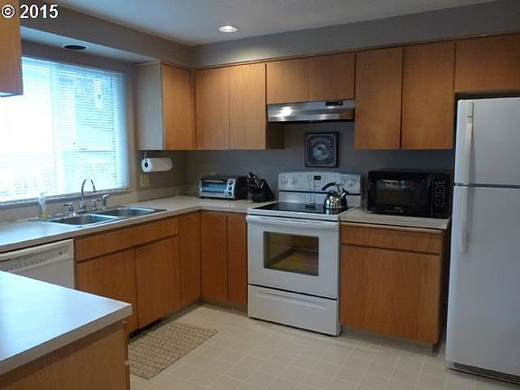 4th image of 10805 SW 106th Ave