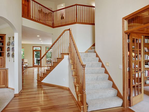 4th image of 3995 Garland Ln N