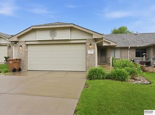 8420 Peregrine Ct, Lincoln, NE 68505