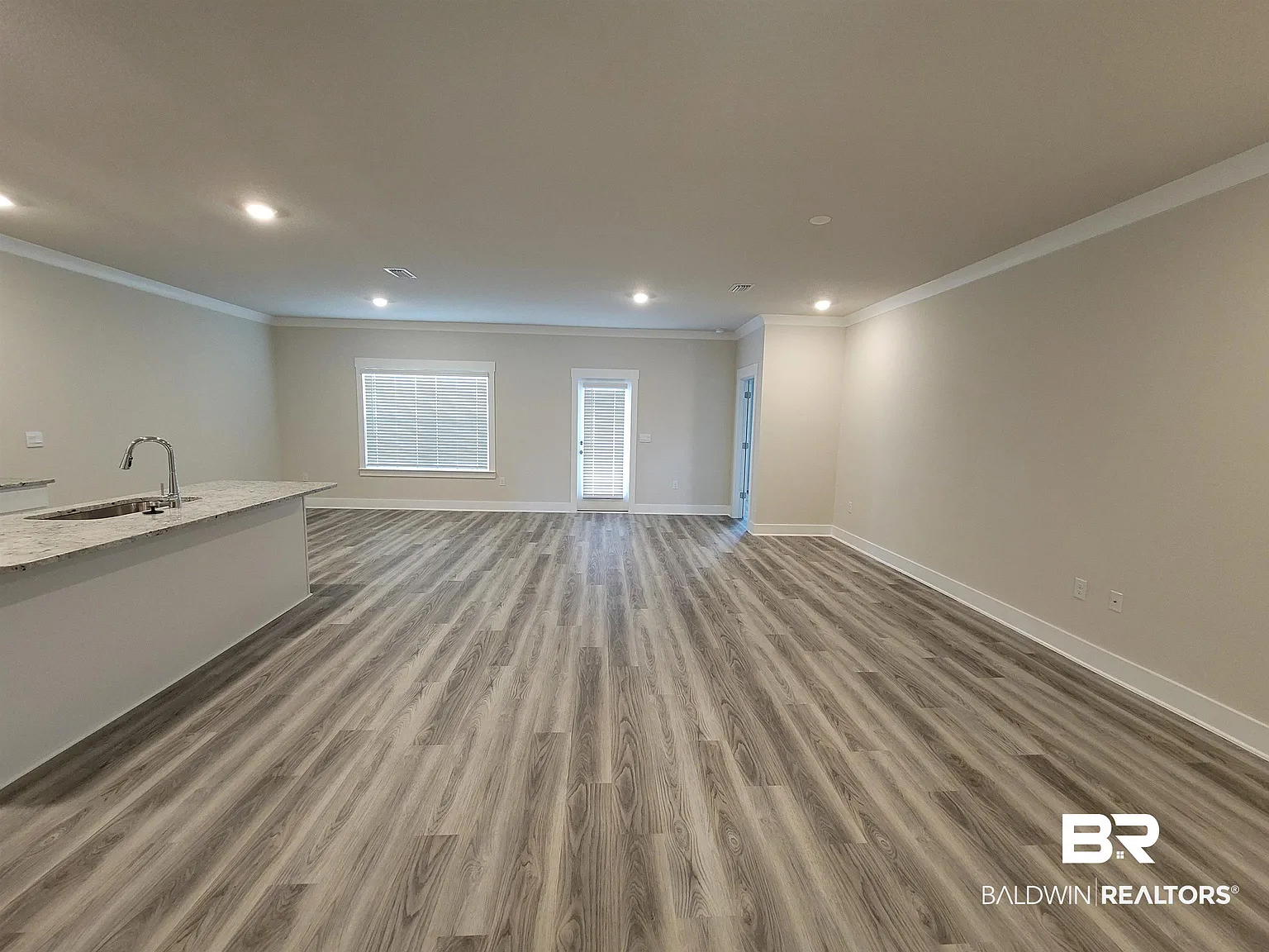 4 bed, 2.0 bath, 2031 sqft, $2,300 — Photo 4