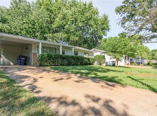 1520 Bobbinray Ave, Florissant, MO 63031