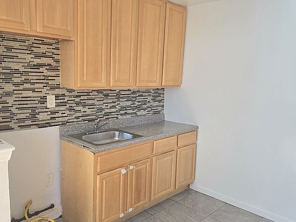 2nd image of 26 Hildreth Pl Floor 1