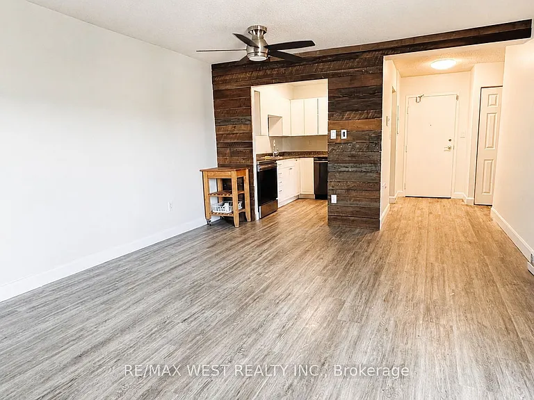 23 Main St #406 — Photo 3