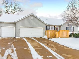 2434 Maywood Ave, Pekin, IL 61554