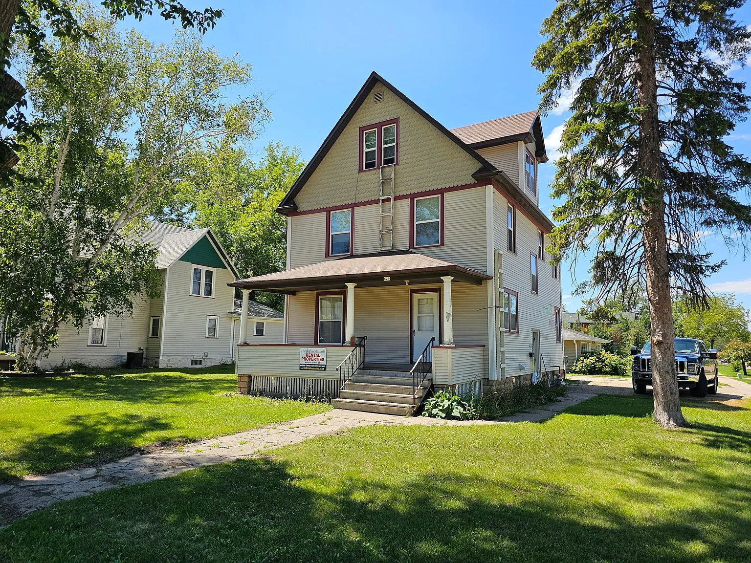 6 bed, 2800 sqft, $2,300 — Photo 1