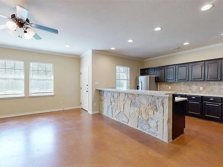 3007 Towers Pkwy — Photo 4