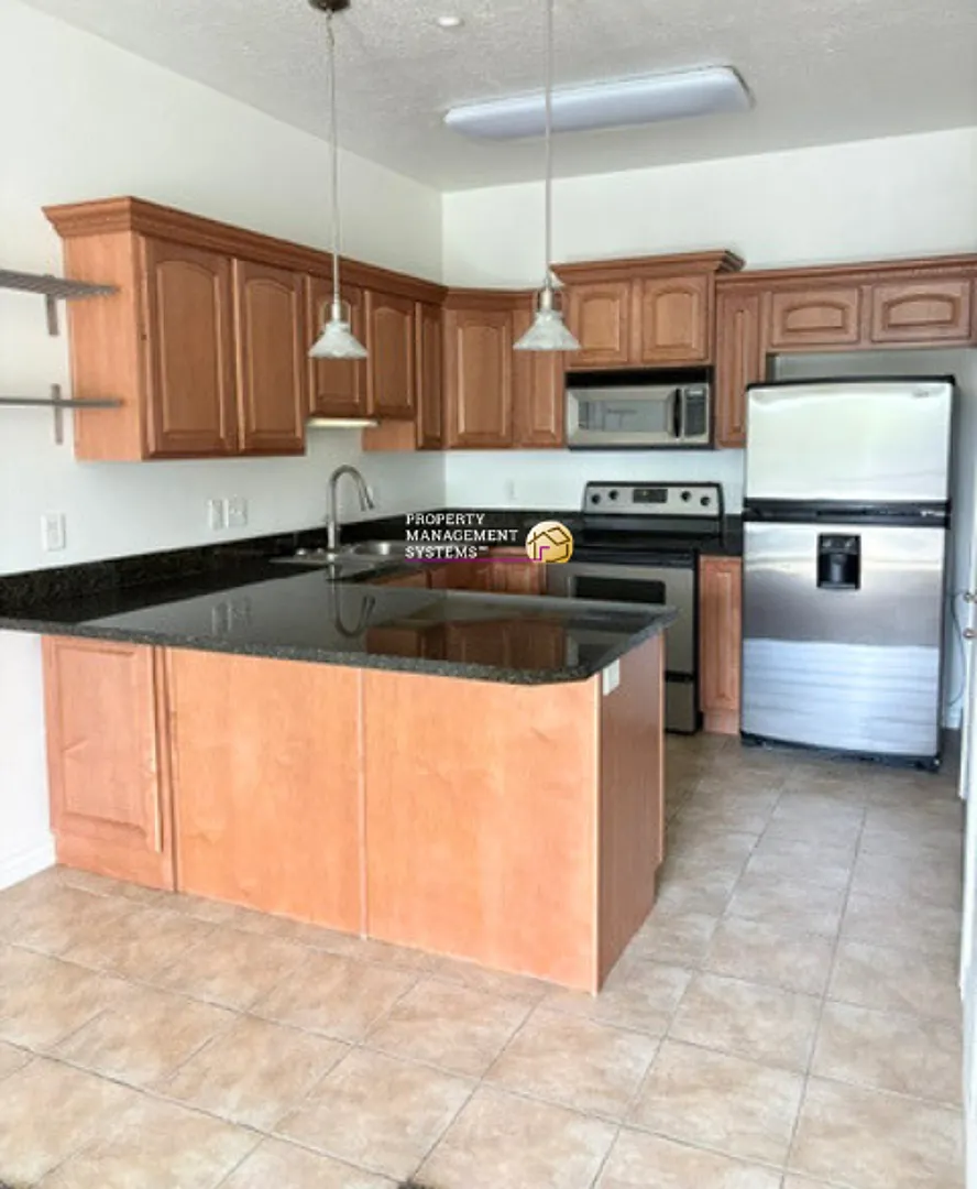 3 Bedroom Condo in Millcreek! — Photo 2