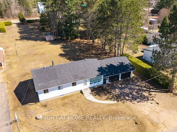 28 Jackpine St, Madawaska Valley, ON K0J 1B0