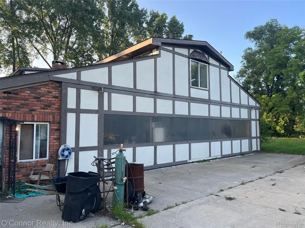 1100 La Croix Rd, Harsens Island, MI 48028