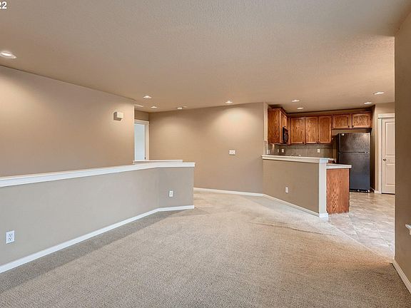 4th image of 813 NE 73rd Ave