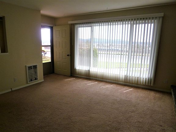 5th image of 2905 E Illinois Ave