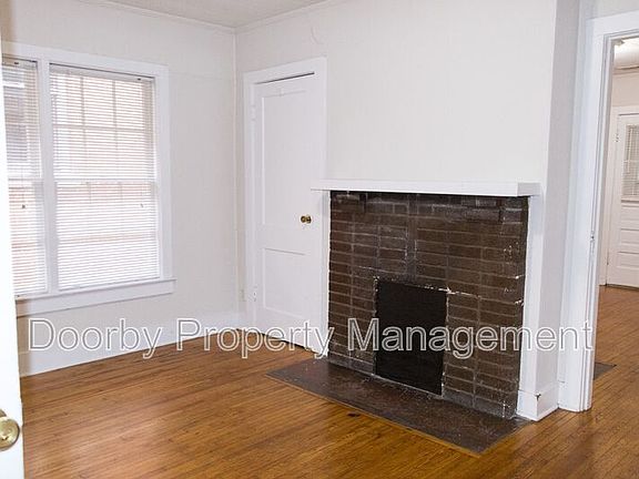 4th image of 1113 E 8th St #4