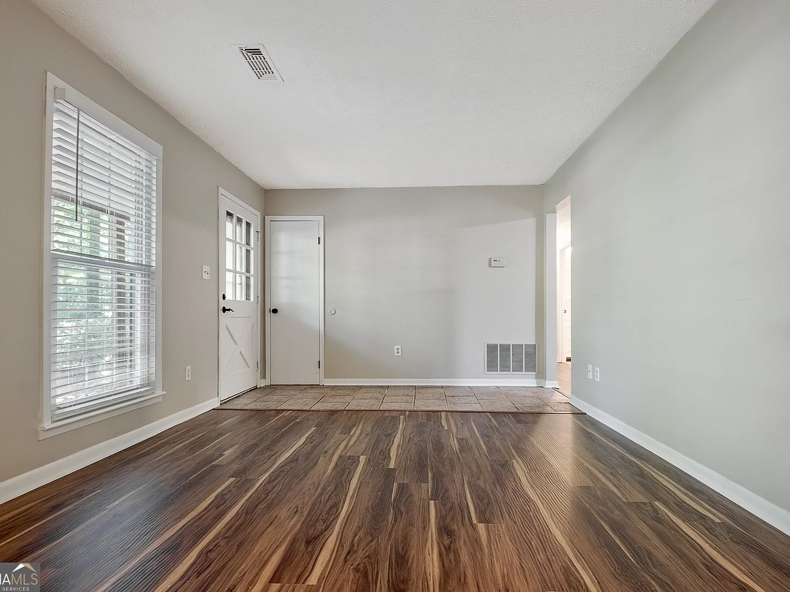 3 bed, 2.0 bath, 1664 sqft, $1,900 — Photo 4