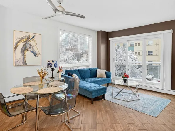 10504 99th Ave NW #401, Edmonton, AB T5K 1B2