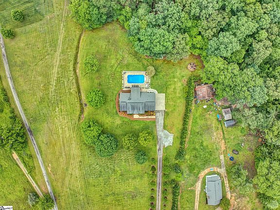 2nd image of 635 Dacusville Rd