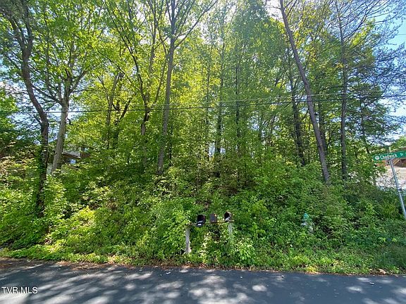 4th image of 801 Burwind Ct