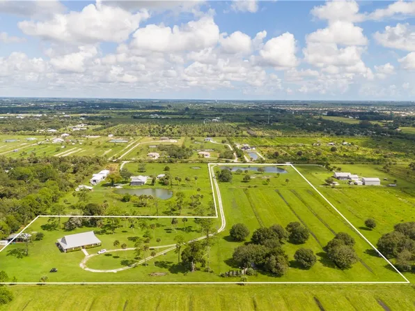 6045 21st St SW, Vero Beach, FL 32968