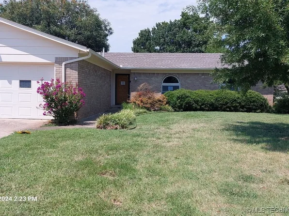 9305 E 48th St, Tulsa, OK 74145