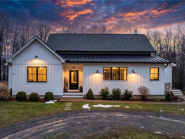 103 Silver Oak Ln, Slippery Rock, PA 16057