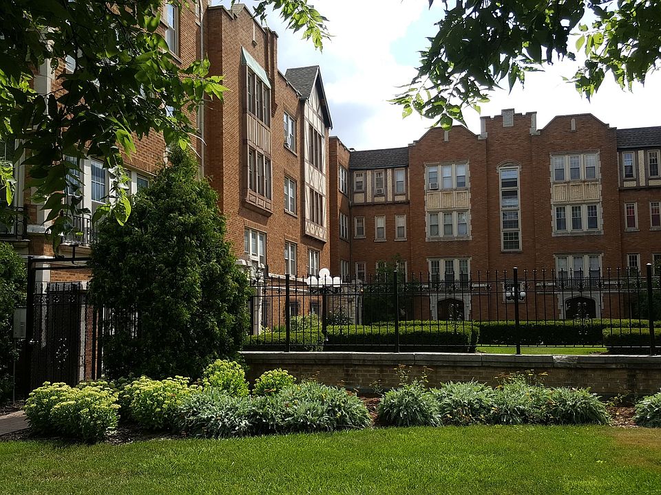 1st image of 10911 S Longwood Dr #3