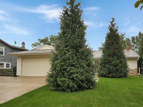 3rd image of 7749 W Kingston Dr