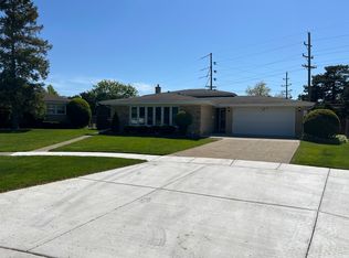 189 Ambleside Rd, Des Plaines, IL 60016