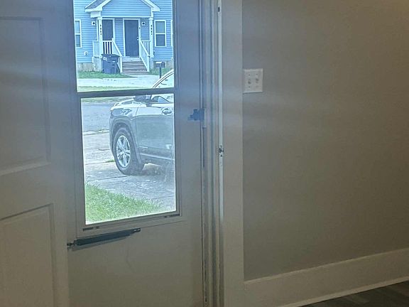 4th image of 409 E Waddell St