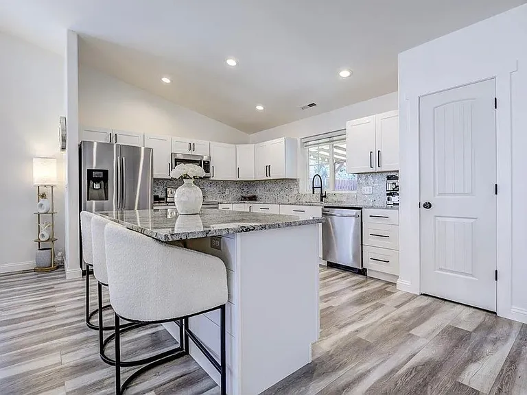 214 S Belfair Pl — Photo 14