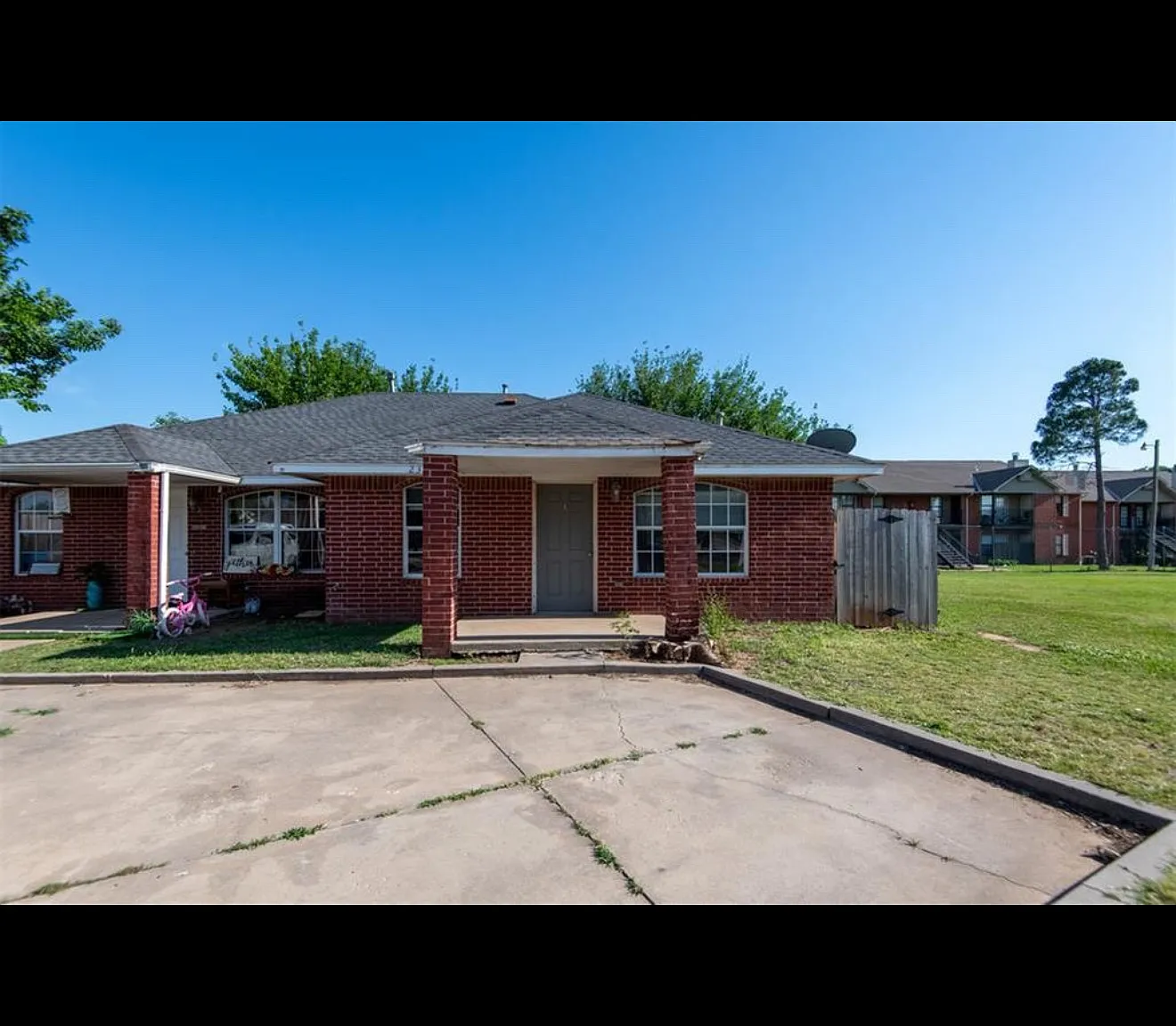 3 bed, 1000 sqft, $1,500 — Photo 1
