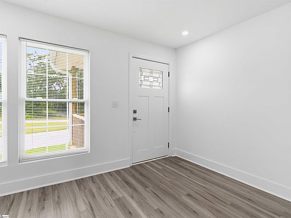 5th image of 101 Elmer St