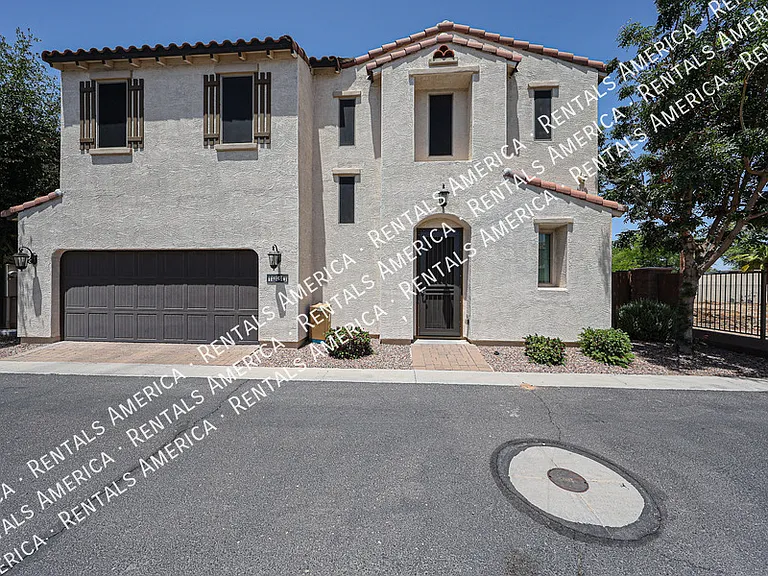 1930 S Sycamore Pl — Photo 3