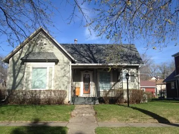 1026 N Burlington Ave, York, NE 68467