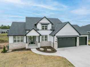 1777 Arbor Gate Lane, Green Bay, WI 54311
