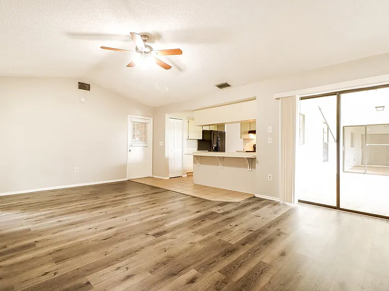 2225 Hidden Meadows Dr E — Photo 9